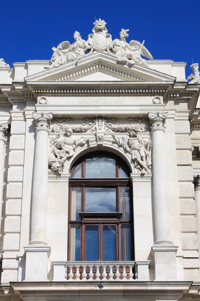 Renaissance Fenster Wien Österreich — Stockfoto