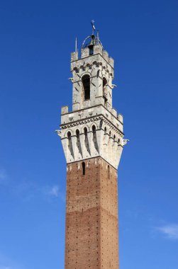 Piazza del Campo 'daki Mangia Kulesi. Siena, İtalya