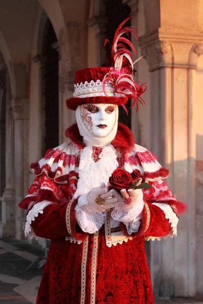 Venedig Italien Februar 2018 Person Venezianischen Kostüm Besucht Den Venezianischen — Stockfoto