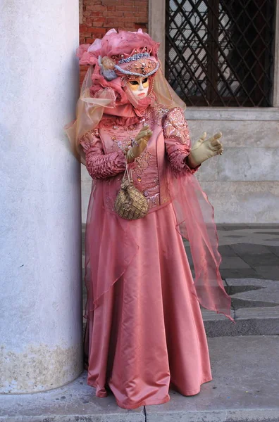 Veneza Itália Fevereiro 2018 Pessoa Traje Veneziano Participa Carnaval Veneza — Fotografia de Stock