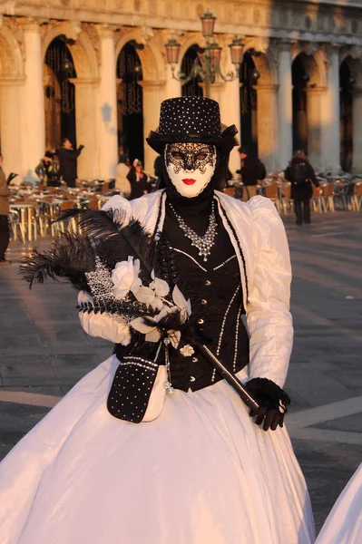 Venedig Italien Februar 2018 Person Venezianischen Kostüm Besucht Den Venezianischen — Stockfoto