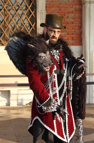 Венеция Италия Февраля 2018 Года Человек Венецианском Костюме Принимает Участие — стоковое фото