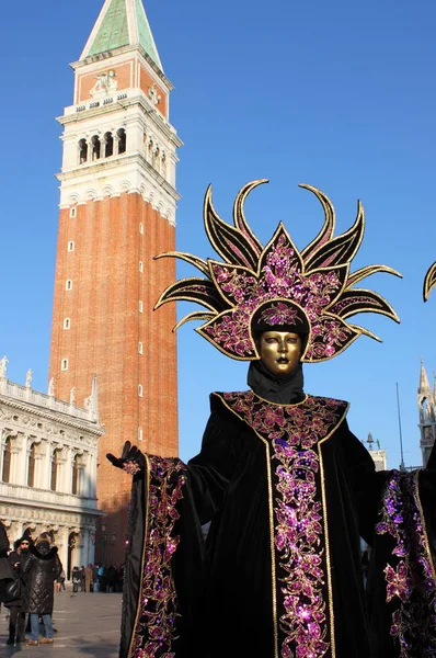 Венеция Италия Февраля 2018 Года Человек Венецианском Костюме Принимает Участие — стоковое фото
