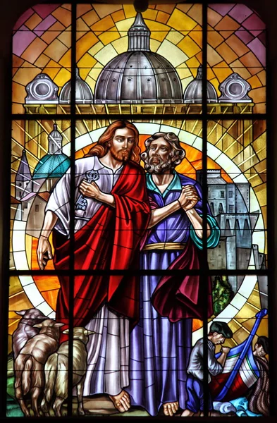 Kirchenfenster Mit Heiligen Petrus Und Jesus — Stockfoto