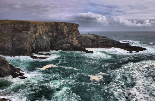 Ακτογραμμή του Mizen head σε θυελλώδεις καιρικές συνθήκες — Φωτογραφία Αρχείου