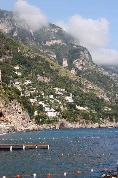 Adembenemend uitzicht op de kust van Amalfi — Stockfoto