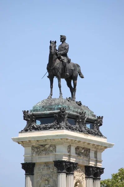 Monument voor Alfonso XII in Madrid — Stockfoto