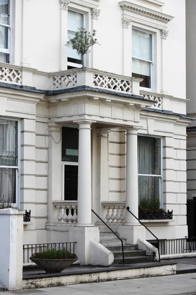 Typical georgian style townshouse in London — Stock Photo, Image