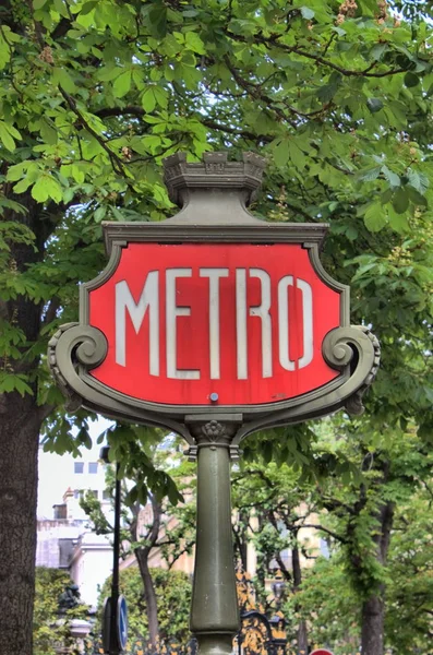 Art Nouveau sign for Paris subway — Stock Photo, Image