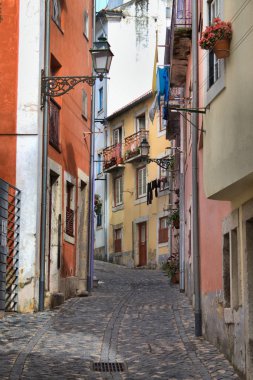 Lizbon 'un Alfama bölgesindeki Antik Caddesi