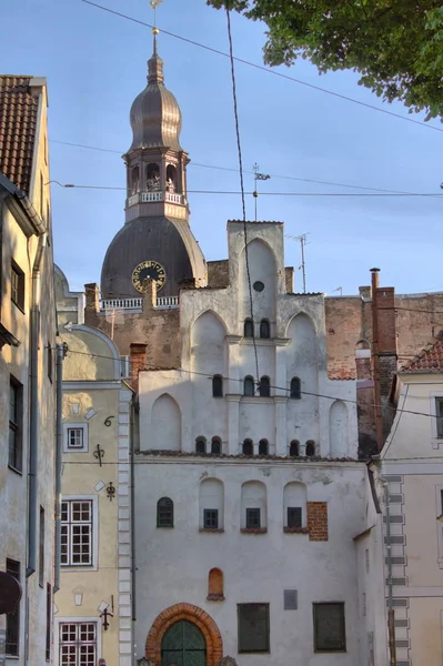 Mittelalterliche Häuser in der Altstadt von Riga — Stockfoto