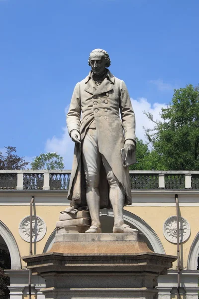 Denkmal für Giuseppe Luigi lagrange in turin — Stockfoto
