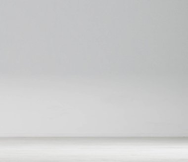 Boş oda. Kopya alanı ile gri duvar.