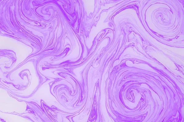Fondo de mármol violeta abstracto. Manchas de pintura en el agua . —  Fotos de Stock