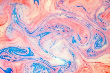 Renkli mermer arka plan. Su üzerinde boya lekeleri.