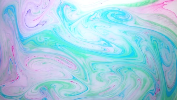 Vlekken van gekleurde inkt op het water. Abstracte achtergrond beelden. — Stockvideo
