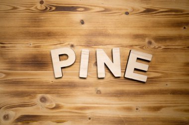 Çam kelime ile yapı taşları ahşap tahta üzerinde yapılan.