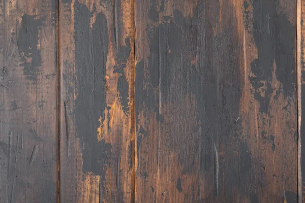 Vieux fond de surface en bois, planches éraflées avec des taches de peinture noire . — Photo
