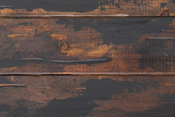 Vieux fond de surface en bois, planches éraflées avec des taches de peinture noire . — Photo