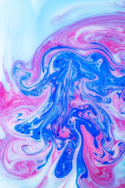 Abstrakt färgad bakgrund. Fläckar av färg på vattnet. Ebru konst, marmorerat papper. — Stockfoto