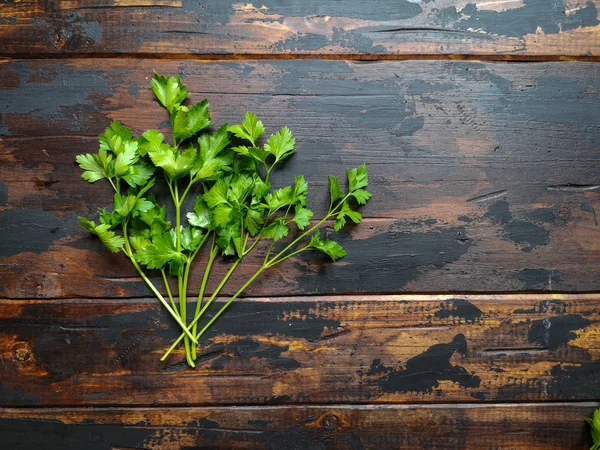 Fresh green parsley, cilantro on wooden rustic table. Top view. — Stock Photo, Image