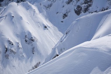 dağ tepe ve mavi gökyüzü