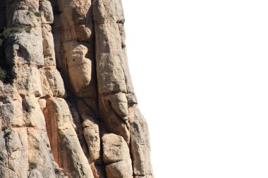 Kayalık dağ yamacı ya da üst ön plan beyaz arka planda izole edilmiş yakın plan. Matet boyama için element, alanı kopyala.