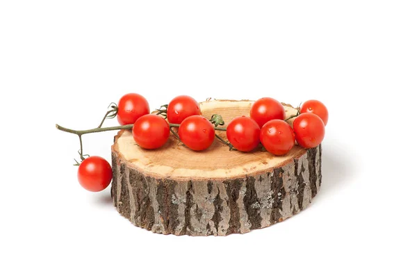 Tomates cherry en rodajas de madera — Foto de Stock