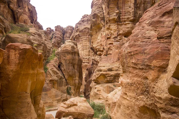 Textura Arenito Camadas Cânion Siq Levando Cidade Templo Petra Jordânia — Fotografia de Stock