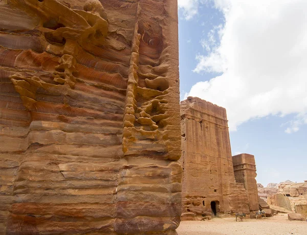 Túmulos Antigos Rua Fachadas Necrópole Cidade Templo Petra Jordânia 2018 — Fotografia de Stock
