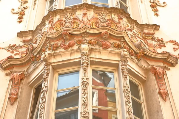 Innsbruck Áustria Julho 2018 Close Uma Fachada Casa Decorada Com — Fotografia de Stock