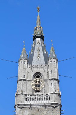 Ghent, Belçika'daki Saint Bavo'nın Meydanı'nda yer alan The Belfry Saat Kulesi, yakın çekim