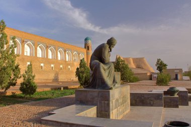 Matematikçi Al Khoresmy Hiva, Özbekistan'heykeli