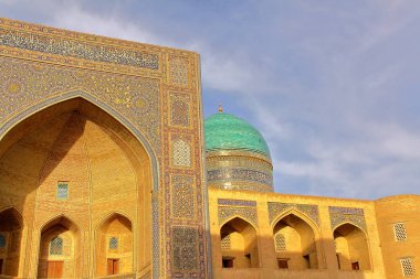 Gün batımında Mir-i Arap medrese Buhara, Özbekistan'a yakın çekim