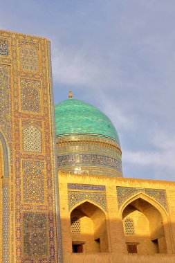 Gün batımında Mir-i Arap medrese Buhara, Özbekistan'a yakın çekim
