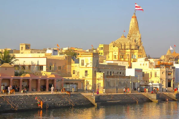 Dwarka Gujarat Indien December 2013 Ghats Dwarka Med Dwarkadhish Tempel — Stockfoto