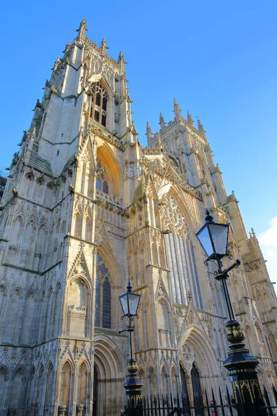 Minster Naplementekor York Yorkshire Egyesült Királyság Lámpákkal Előtérben — Stock Fotó