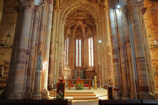 Silves, Portekiz - 16 Kasım 2018: Gotik katedral (Se iç)