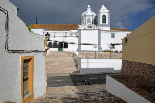 Церква Селі Кастро Marim Алгарве Португалії Побілені Будинки Передньому Плані — стокове фото