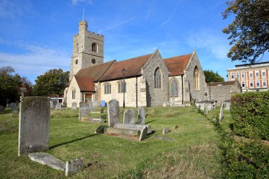 St Martin'in kilise mezarların ön planda, deniz, İngiltere'de üzerinde Leigh ile kilise Tepesi'nde bulunan