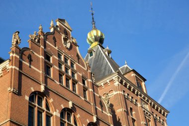 Amsterdam, Hollanda - 14 Şubat 2019: Yakın çekim mekanlarına, heykeller ve oymalar ayrıntılarla üst