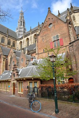 St Bavokerk kilisede Haarlem, Hollanda (oyma ile) süslü ve renkli mimarisi