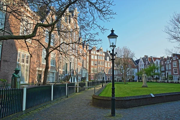 Amsterdam Hollanda Nisan 2019 Begijnhof Amsterdam Eski Hofjes Biri Avlu — Stok fotoğraf