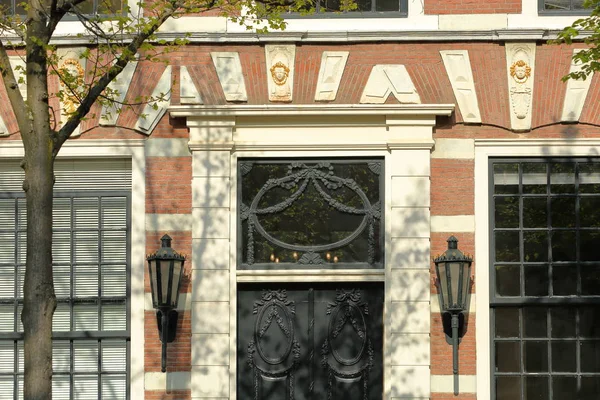 Close Historical Facade Carvings Located Oude Delft Canal Delft Netherlands — Stock Photo, Image