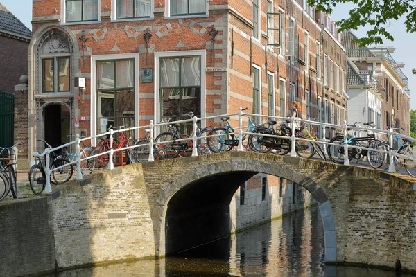 Delft Nederland April 2019 Historische Gevels Gelegen Aan Het Oude — Stockfoto