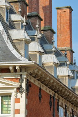 Belediye binasının (Stadhuis), Haarlem, Hollanda'nın çatısında oyma detaylarıile yakın çekim
