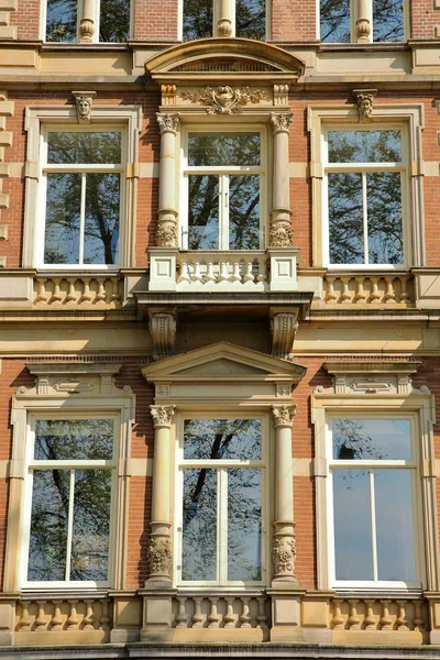 Façades Anciennes Néerlandaises Traditionnelles Situées Sur Rue Weesperzijde Long Rivière — Photo