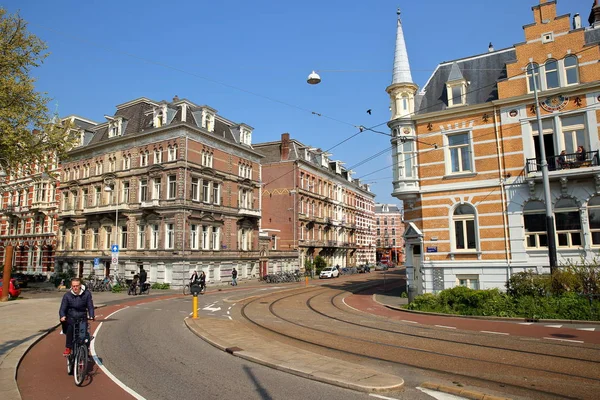 Amsterdam Hollanda Nisan 2019 Amstel Nehri Kıyısındaki Weesperzijde Caddesi Üzerinde — Stok fotoğraf