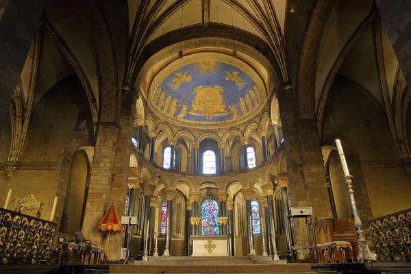 马斯特里赫特 2019年8月3日 我们夫人大教堂 11世纪 的五颜六色的内部 合唱团 罗马天主教教区教堂 — 图库照片