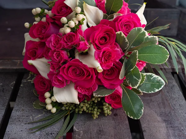 Wedding Bouquet Yak Crimson Roses Copy Space — Stock Photo, Image